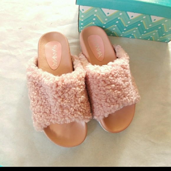 Shoes - Cute & Wooly Pink Slides